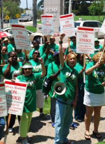 Workers at the UCSD hospital on the picket line during a five-day strike in July 2008