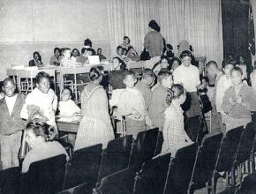 Students in an overcrowded school in Chicago in 1963
